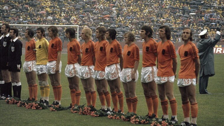 netherlands team line up ahead of 1974 world cup final